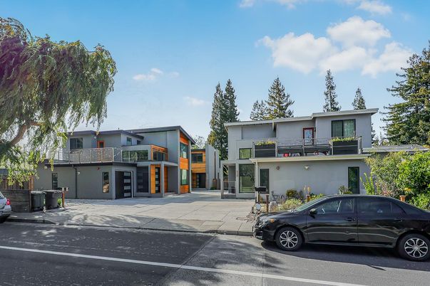 Exterior, Facade, Modern
