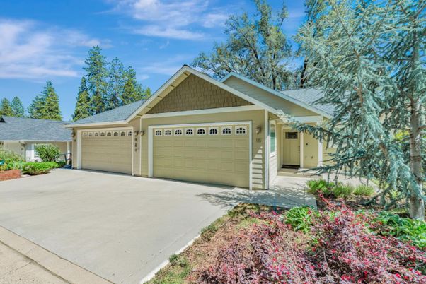 Attached, Exterior, Facade, American Craftsman