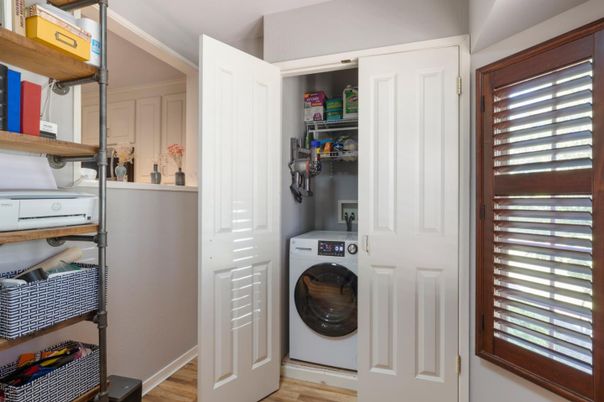 Interior, Utility Closets, Washer, Wood Texture Flooring