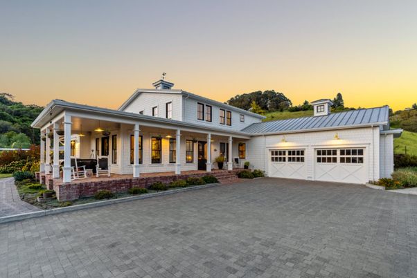 Attached, Exterior, Facade, Farmhouse