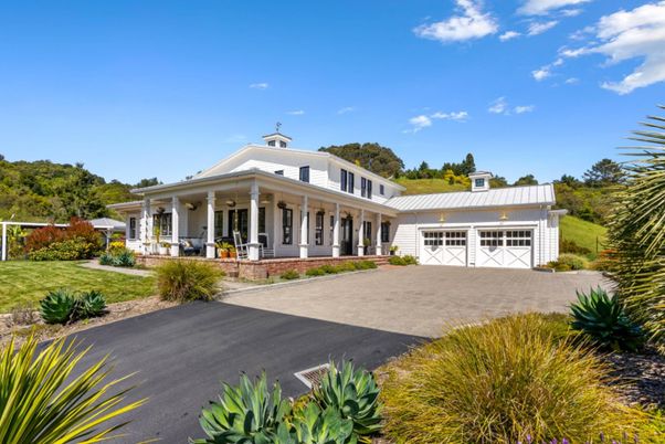Attached, Exterior, Facade, Farmhouse