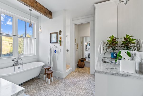 Bathroom, Free Standing Baths, Interior, Pendant Lights, Wooden Beams