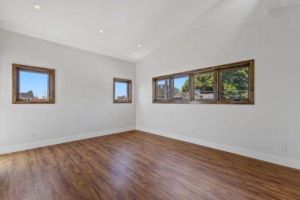Empty room, Interior, Recessed Lighting, Wood Texture Flooring