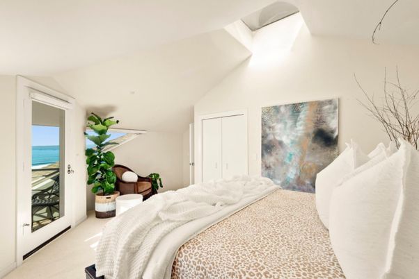 Bedroom, Interior, Water