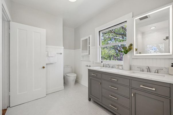 Bathroom, Dual Sink Vanities, Interior, Recessed Lighting