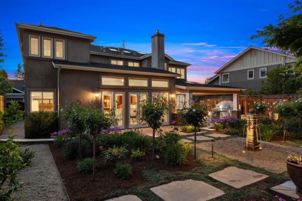 Backyard, Exterior, Facade, Modern