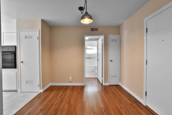 Interior, Kitchen, Pendant Lights, Wood Texture Flooring