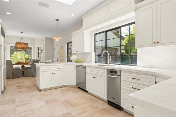 Dining room, Interior, Kitchen, Pendant Lights, Recessed Lighting, Stainless Steel Appliances