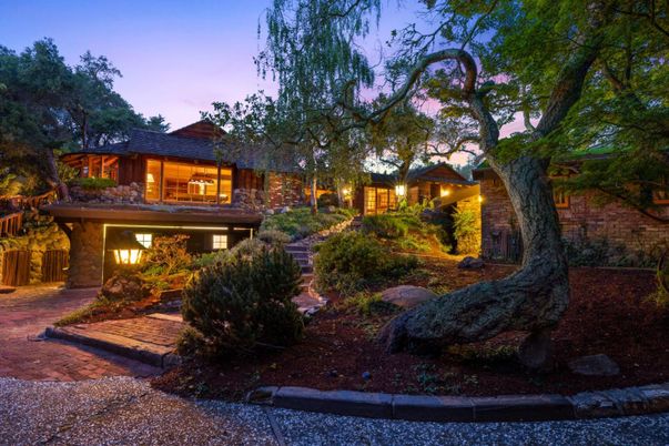 Backyard, Exterior, Facade, Split Level