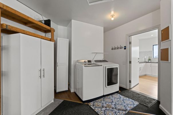Interior, Utility Closets, Washer, Wood Texture Flooring