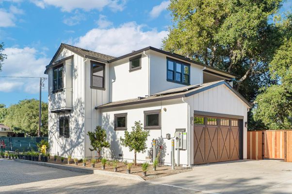 Attached, Exterior, Facade, Farmhouse