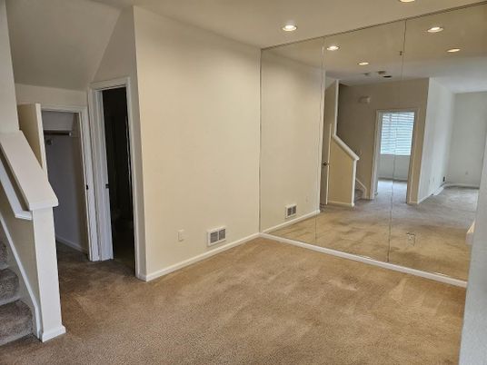 Empty room, Interior, Recessed Lighting