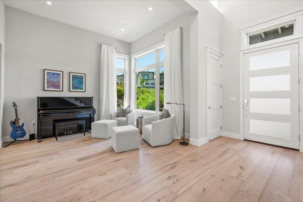 Interior, Piano, Recessed Lighting, Wood Texture Flooring
