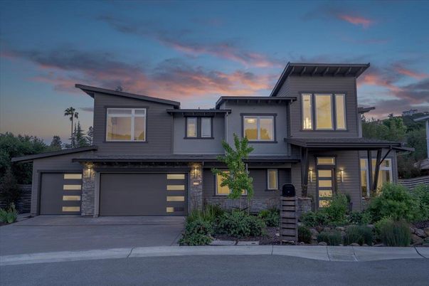 Attached, Exterior, Facade, Modern