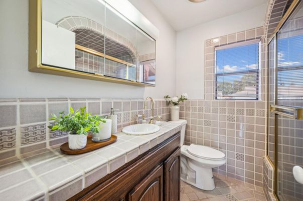 Bathroom, Interior, Tile Countertops