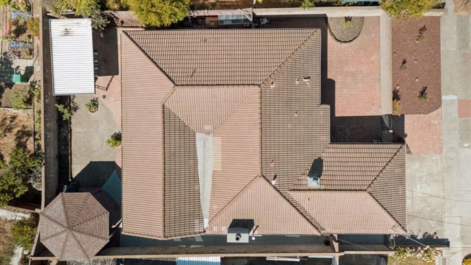 Exterior, Drone