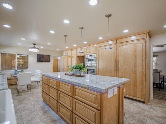 Dining room, Interior, Kitchen, Pendant Lights, Recessed Lighting, Stainless Steel Appliances