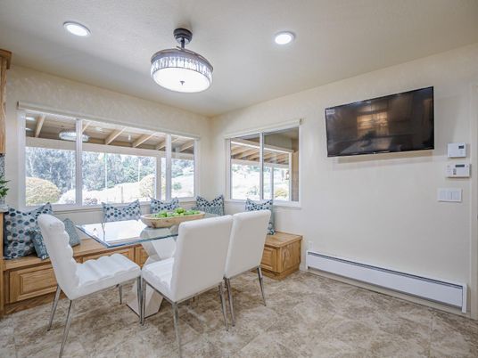 Dining room, Interior, Recessed Lighting