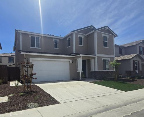 Attached, Exterior, Facade, Mediterranean