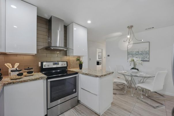 Dining room, Interior, Kitchen, Pendant Lights, Recessed Lighting, Stainless Steel Appliances