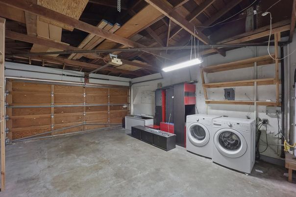 Garage, Interior, Washer, Wooden Beams