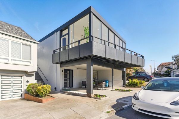 Exterior, Facade, Modern