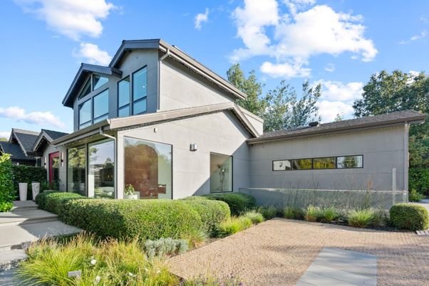Backyard, Exterior, Facade, Modern