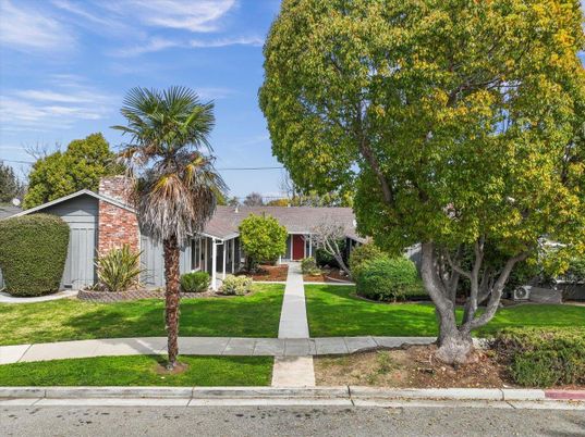 Exterior, Facade, Brick Facade, Ranch