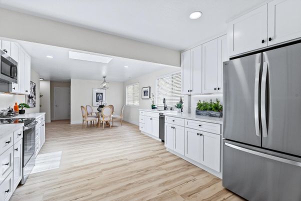 Dining room, Interior, Kitchen, Pendant Lights, Recessed Lighting, Wood Texture Flooring