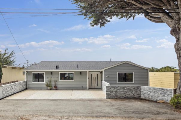 Exterior, Facade, Ranch