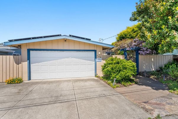 Detached Garage, Exterior