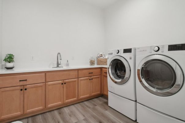 Interior, Washer, Wood Texture Flooring