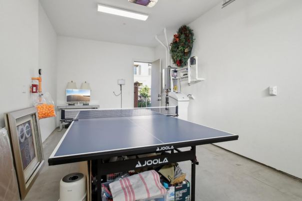 Game Room, Interior