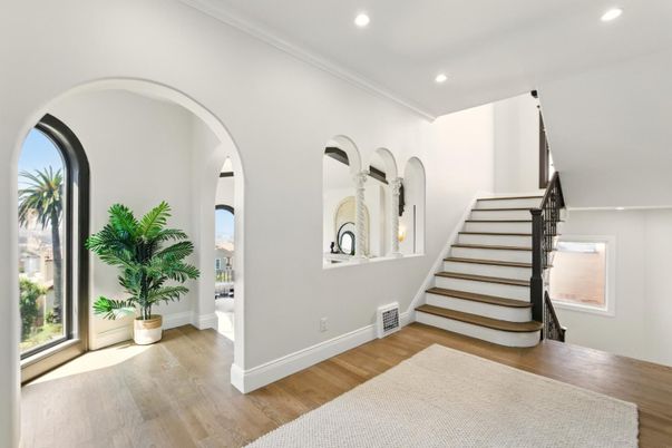 Interior, Recessed Lighting, Wood Texture Flooring