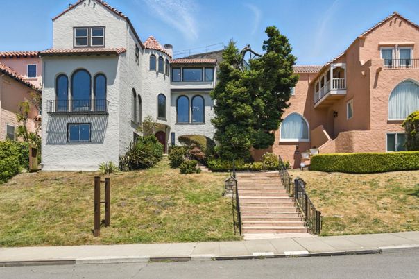 Exterior, Facade, Mediterranean