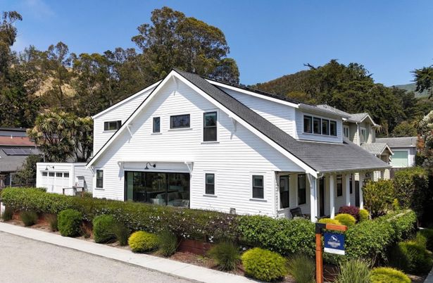 Attached, Exterior, Facade, Farmhouse