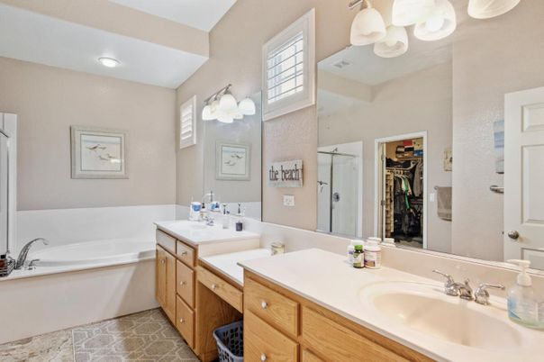 Bathroom, Dual Sink Vanities, Interior, Recessed Lighting