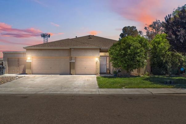 Attached, Exterior, Facade, Ranch