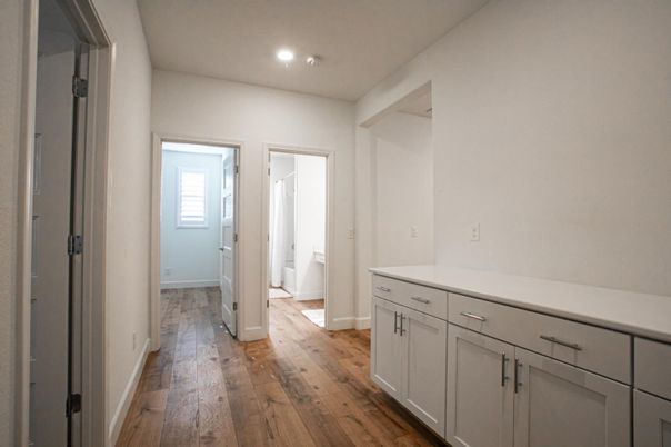 Interior, Recessed Lighting, Wood Texture Flooring