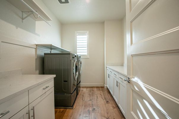 Interior, Washer, Wood Texture Flooring