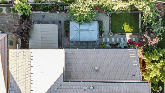 Exterior, Drone