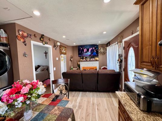 Interior, Living room, Recessed Lighting, Wood Texture Flooring