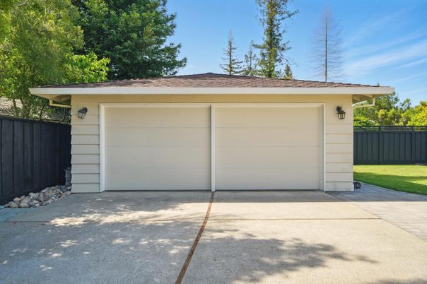 Detached Garage, Exterior