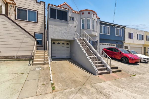 Attached, Exterior, Facade, Rowhouse