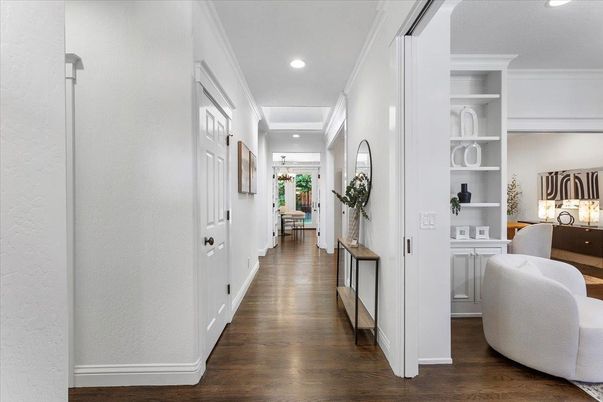 Interior, Recessed Lighting, Wood Texture Flooring
