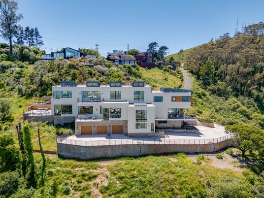 Backyard, Exterior, Facade, Modern