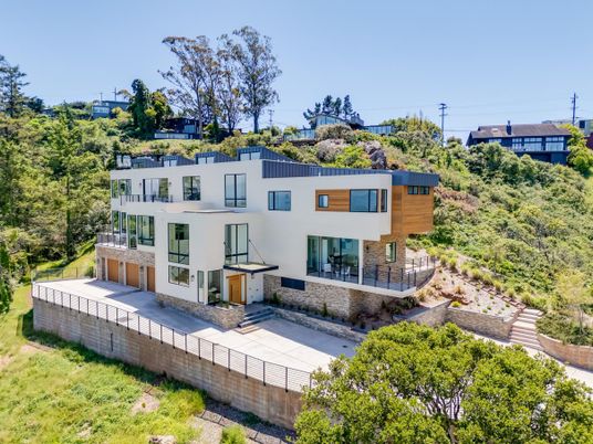 Backyard, Exterior, Facade, Modern