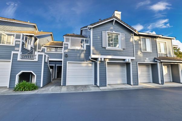 Attached, Exterior, Facade, Rowhouse