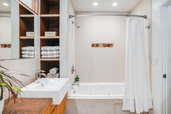 Bathroom, Interior, Recessed Lighting