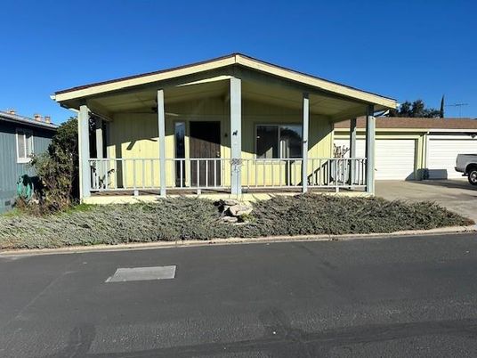 Attached, Exterior, Facade, Modern